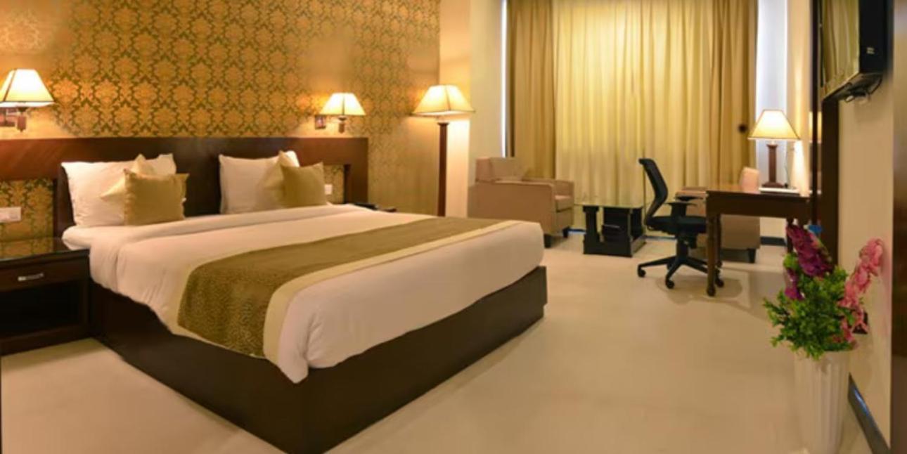 Hotel Devashish Haldwāni Buitenkant foto