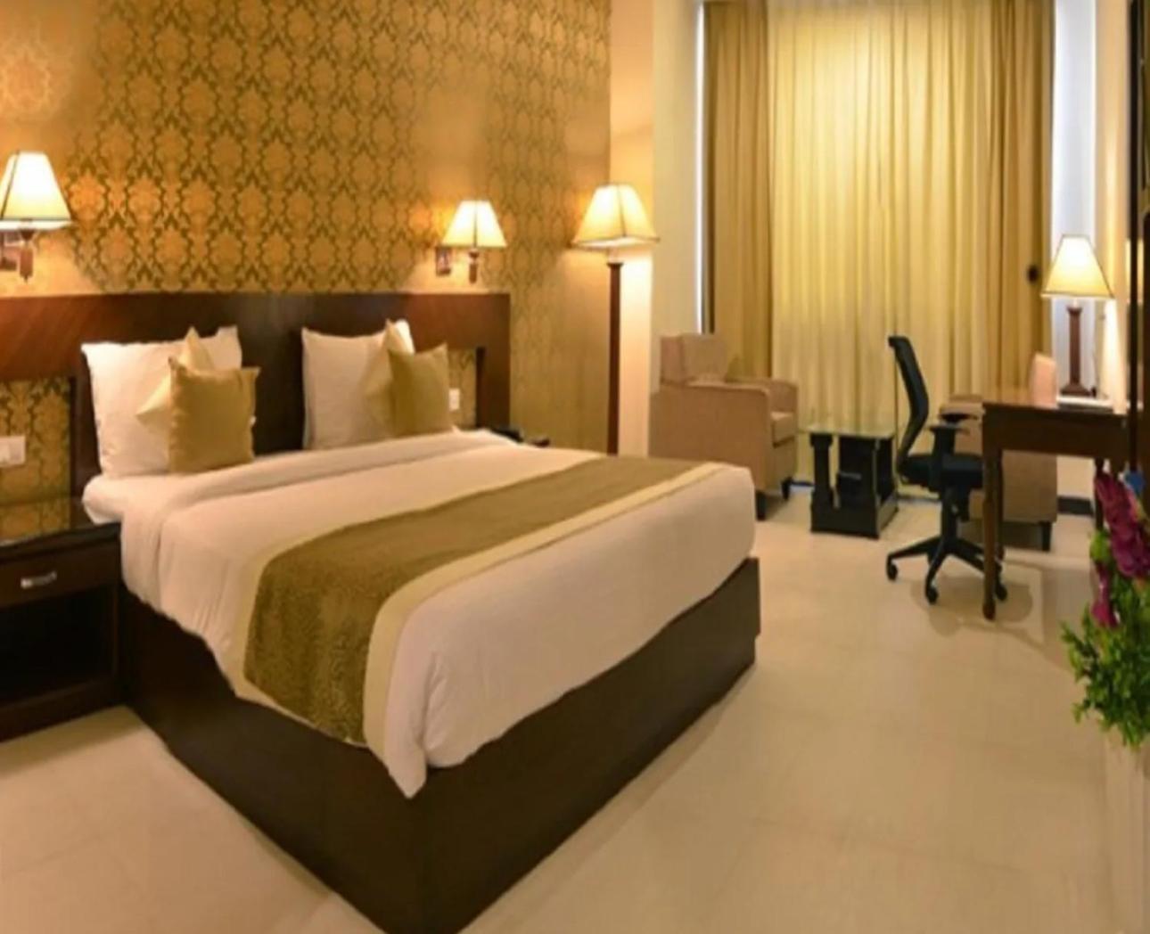 Hotel Devashish Haldwāni Buitenkant foto
