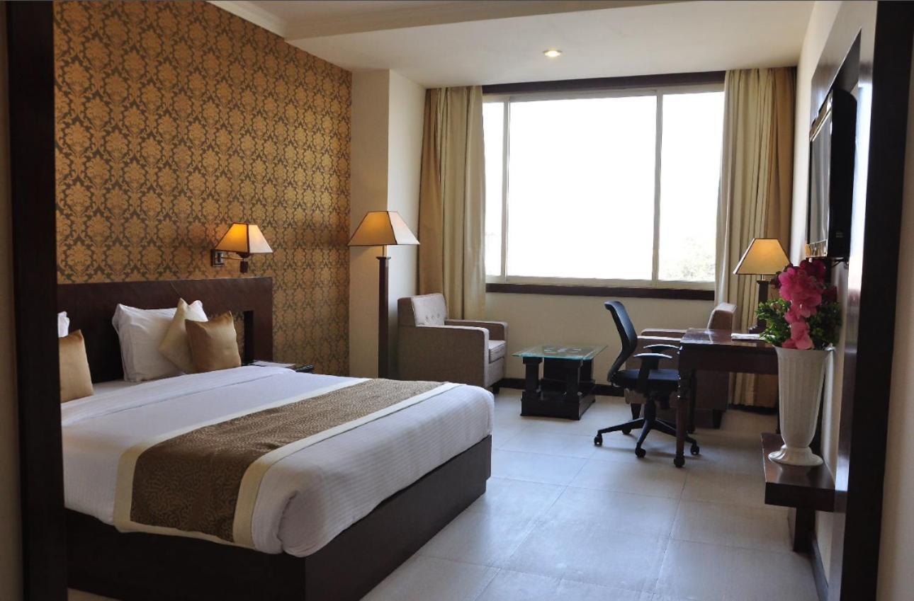 Hotel Devashish Haldwāni Buitenkant foto