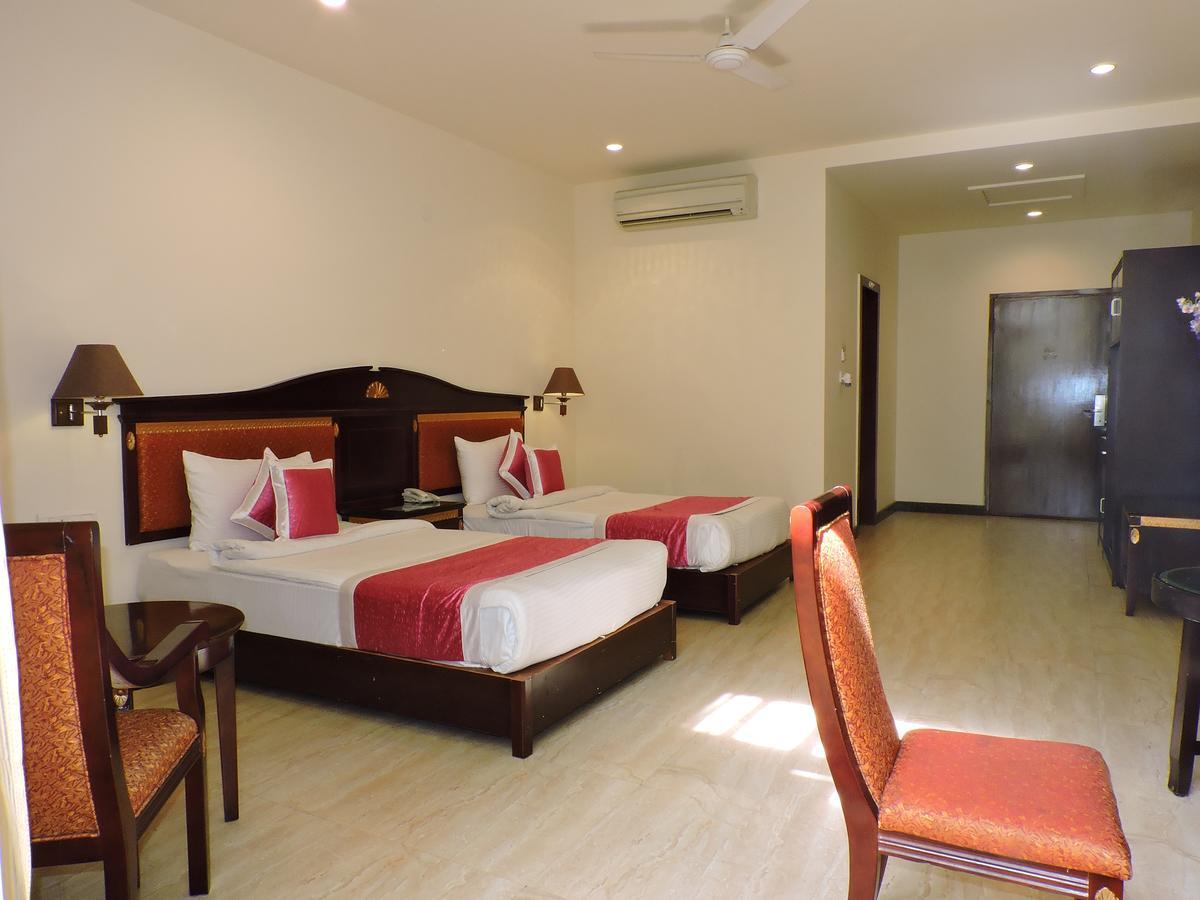 Hotel Devashish Haldwāni Buitenkant foto